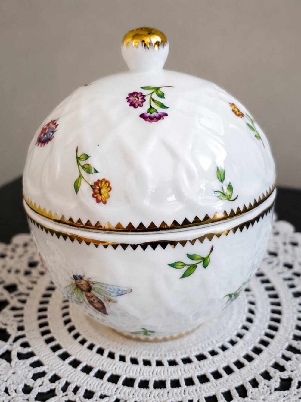 I.Godinger Lidded Trinket or Jewelry Box with Flowers, Dragon Fly and Gold Trim